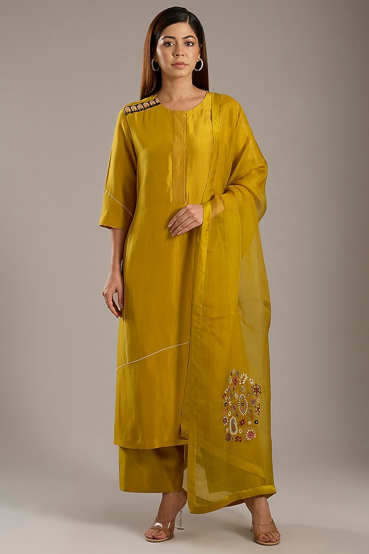 Haldi Yellow Dupion Kurta Set by Divyam Mehta at Pernia's Pop Up Shop
