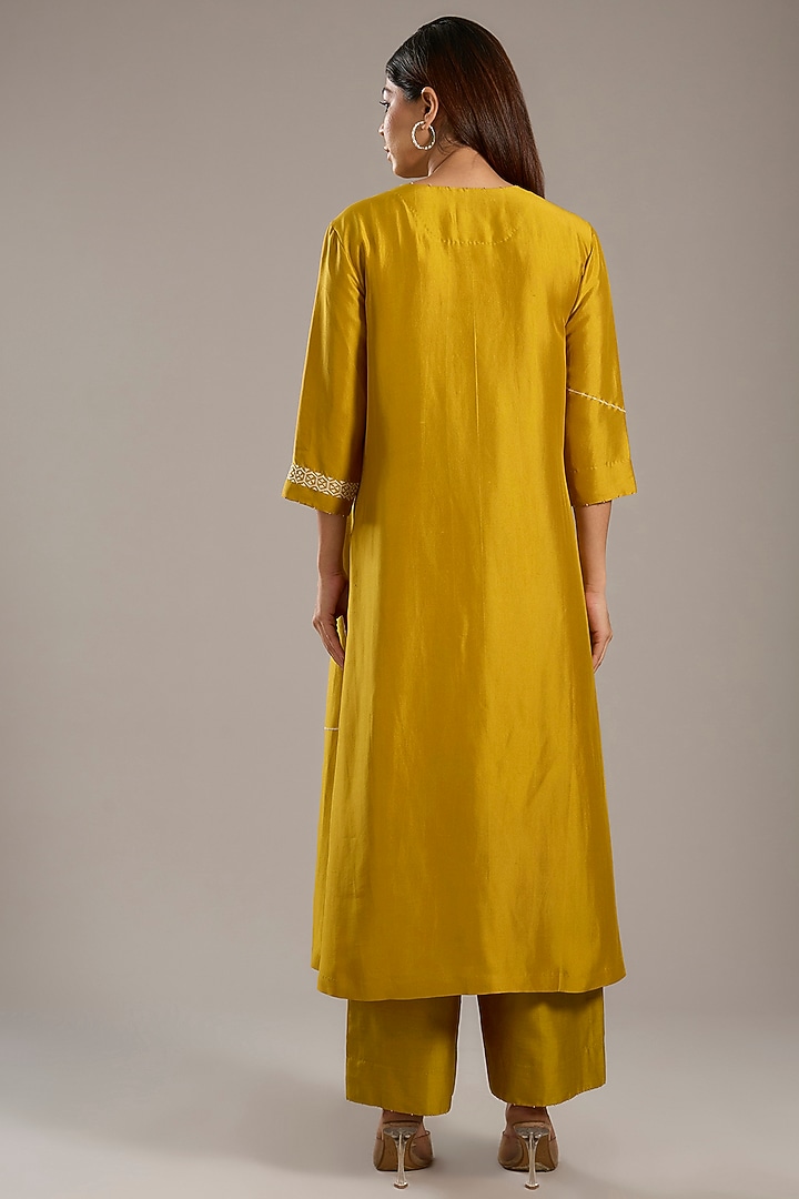 Haldi Yellow Dupion Kurta Set by Divyam Mehta at Pernia's Pop Up Shop