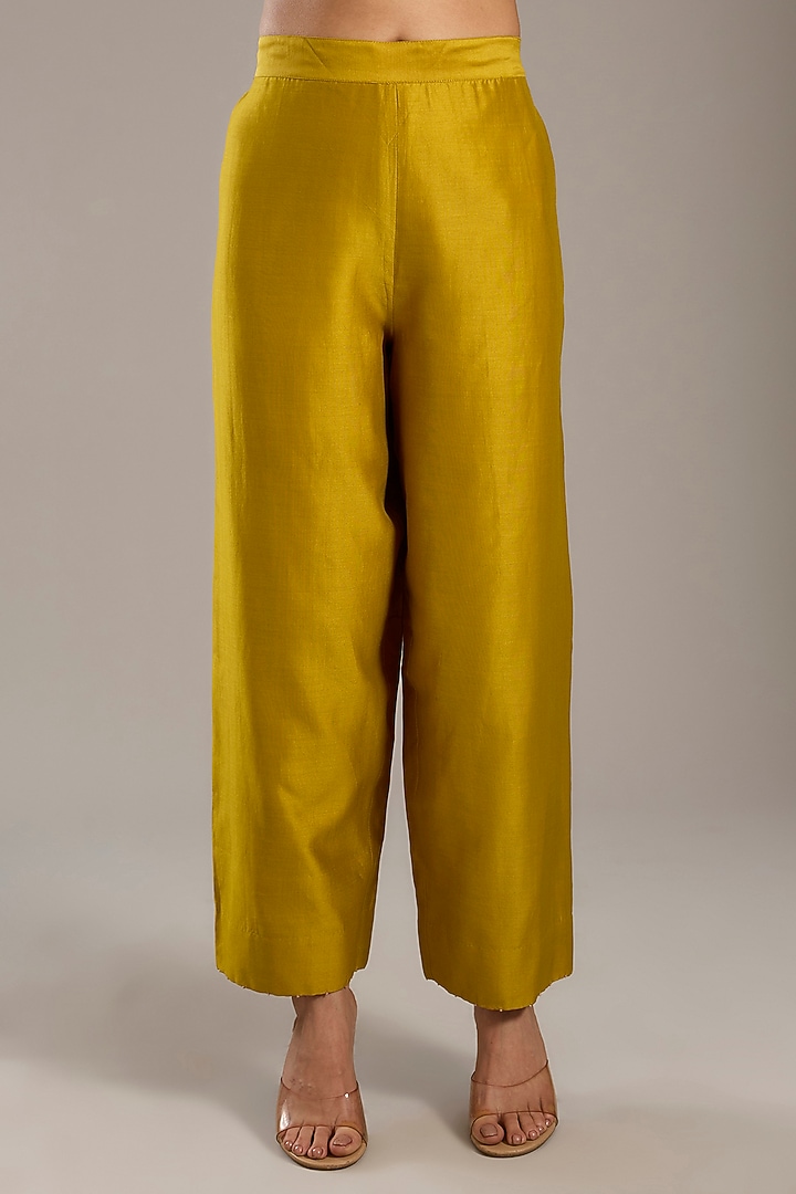 Haldi Yellow Dupion Kurta Set by Divyam Mehta at Pernia's Pop Up Shop