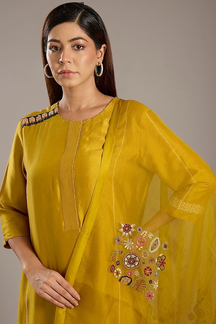 Haldi Yellow Dupion Kurta Set by Divyam Mehta at Pernia's Pop Up Shop