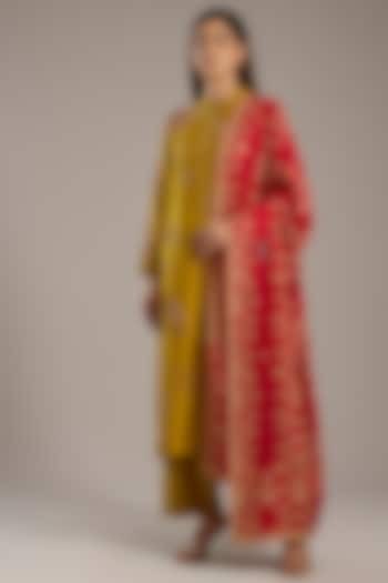 Haldi Yellow Mulberry Silk Kurta Set by Divyam Mehta at Pernia's Pop Up Shop