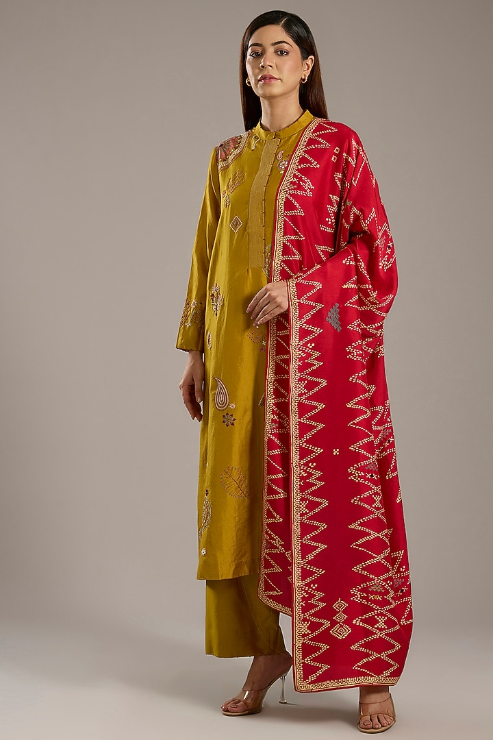 Haldi Yellow Mulberry Silk Kurta Set by Divyam Mehta at Pernia's Pop Up Shop