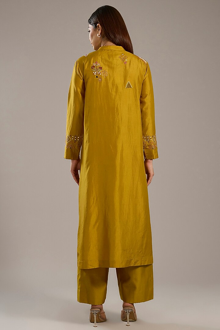 Haldi Yellow Mulberry Silk Kurta Set by Divyam Mehta at Pernia's Pop Up Shop