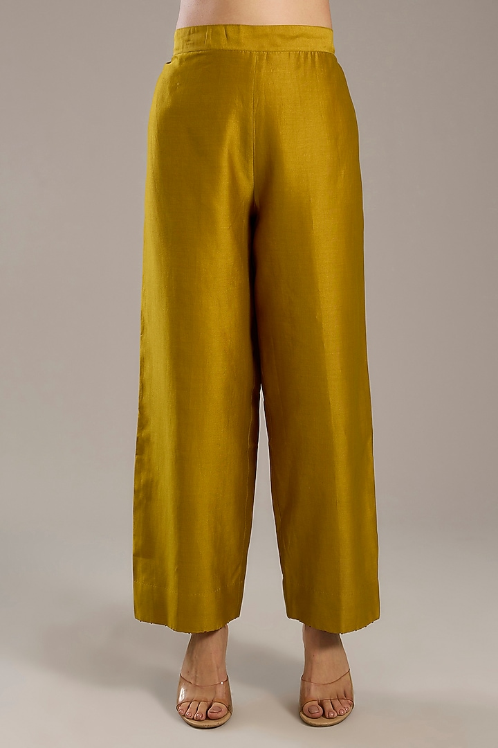 Haldi Yellow Mulberry Silk Kurta Set by Divyam Mehta at Pernia's Pop Up Shop