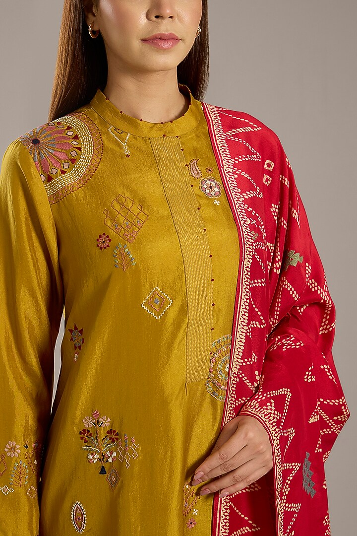 Haldi Yellow Mulberry Silk Kurta Set by Divyam Mehta at Pernia's Pop Up Shop