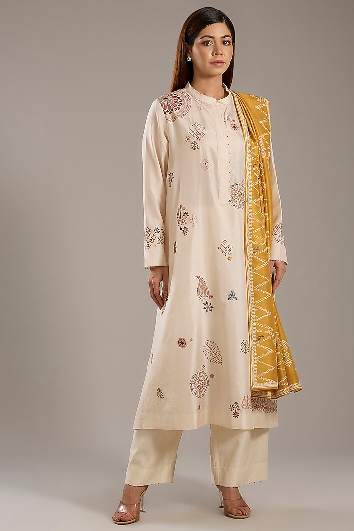 Ivory Mulberry Silk Kurta Set by Divyam Mehta at Pernia's Pop Up Shop