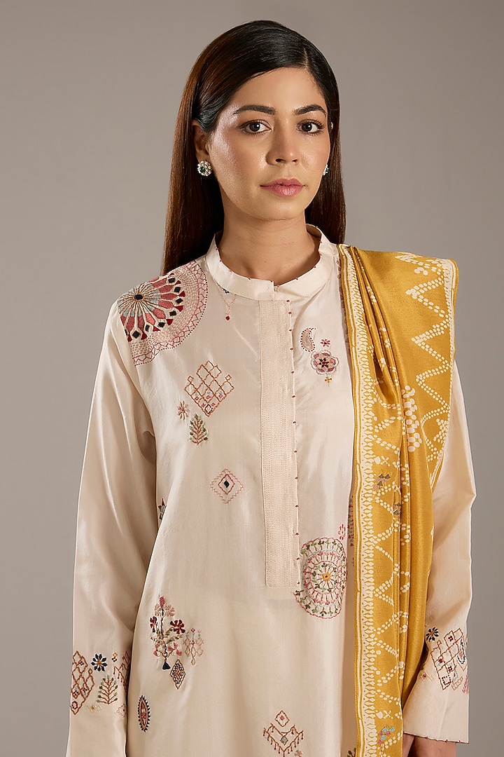 Ivory Mulberry Silk Kurta Set by Divyam Mehta at Pernia's Pop Up Shop