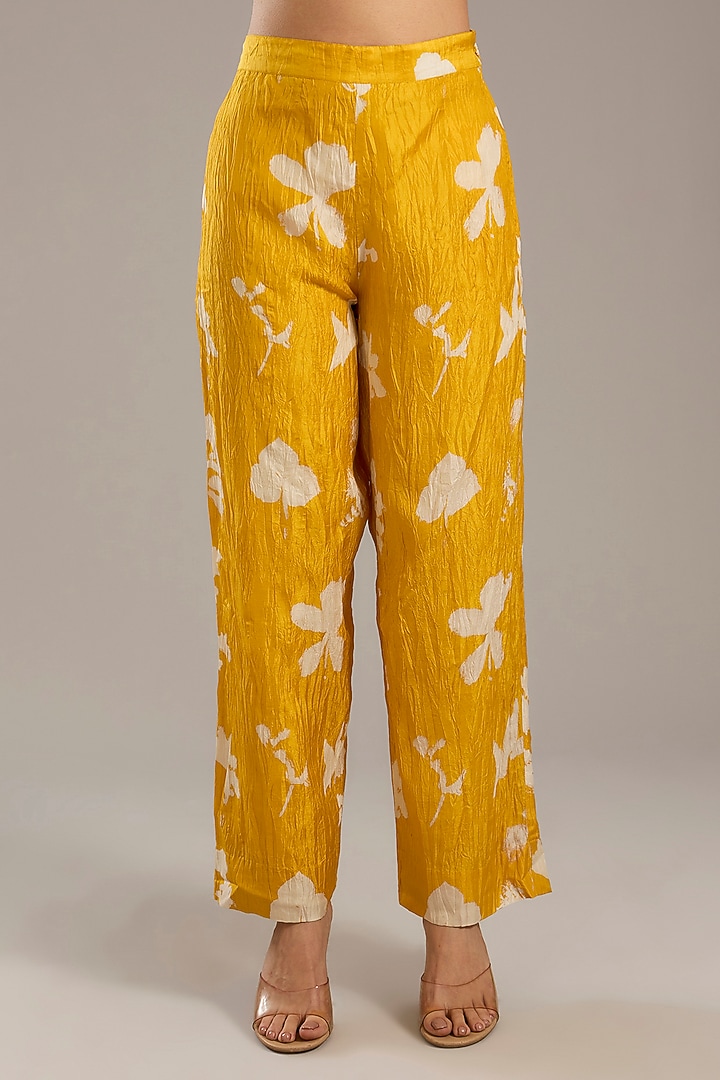Haldi Yellow Mulberry Silk Floral Printed Kurta Set by Divyam Mehta at Pernia's Pop Up Shop