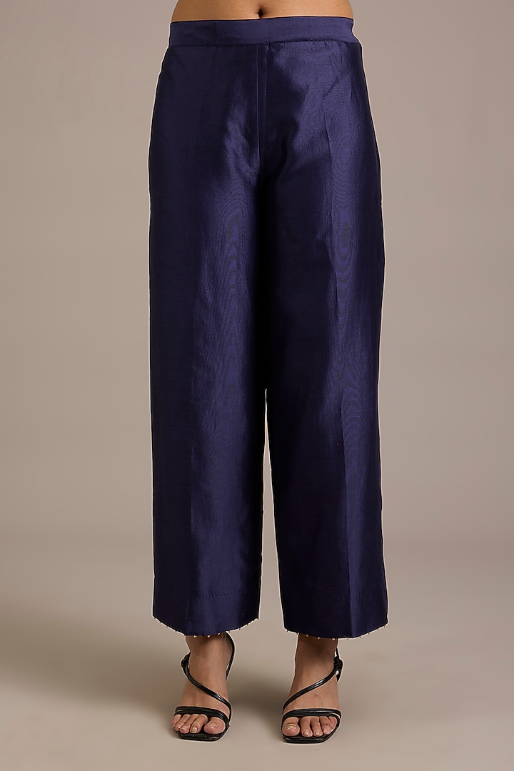 Baingani Mulberry Silk & Chanderi Geometric Floral Embroidered Kurta Set by Divyam Mehta at Pernia's Pop Up Shop