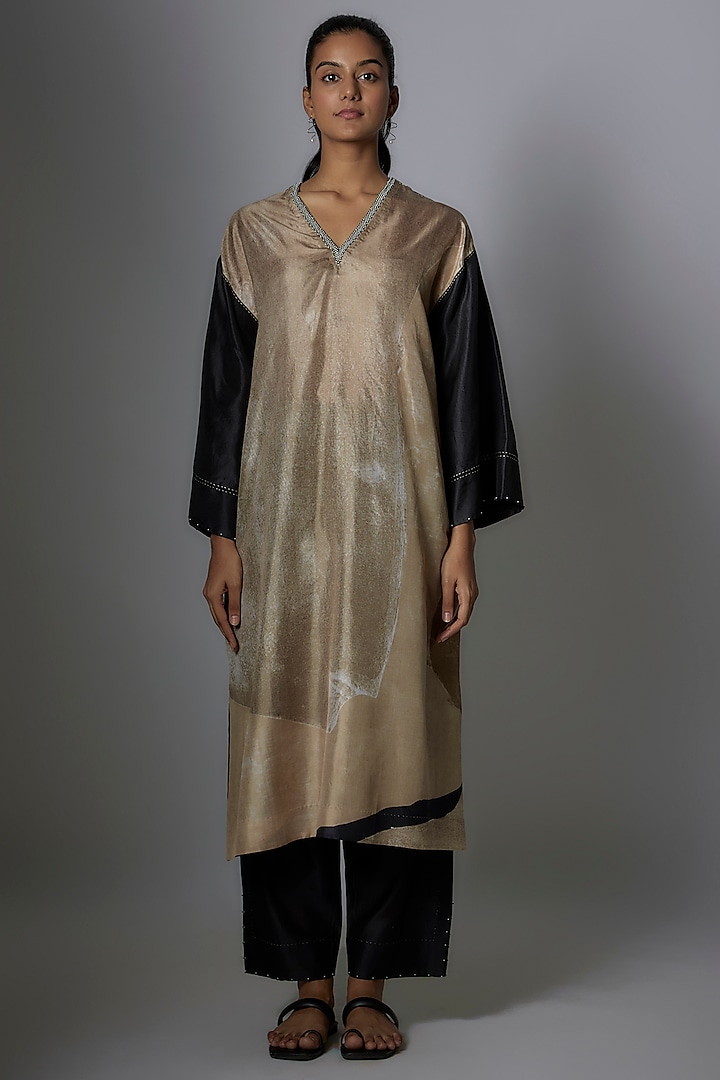 Toosh Mulberry Silk Printed Kurta Set by Divyam Mehta at Pernia's Pop Up Shop
