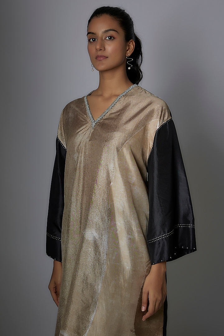 Toosh Mulberry Silk Printed Kurta Set by Divyam Mehta at Pernia's Pop Up Shop