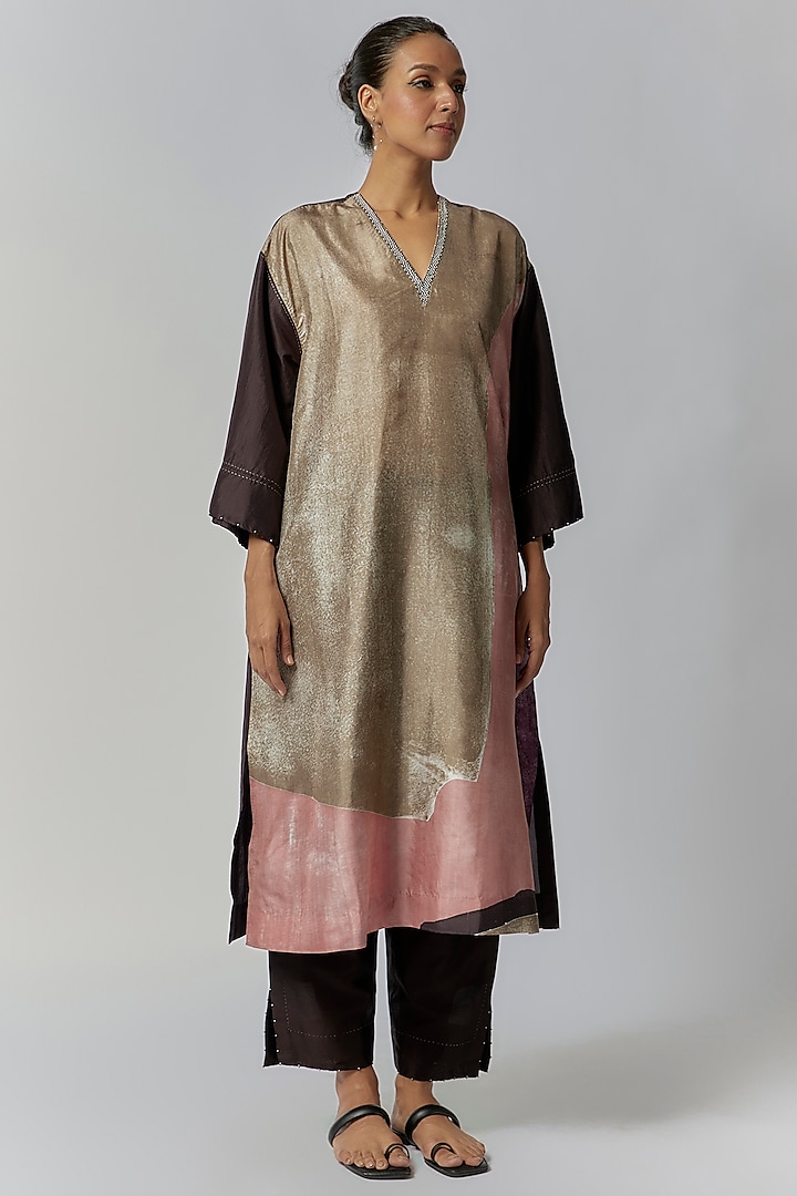 Sand & Pink Mulberry Silk Printed Kurta Set by Divyam Mehta at Pernia's Pop Up Shop