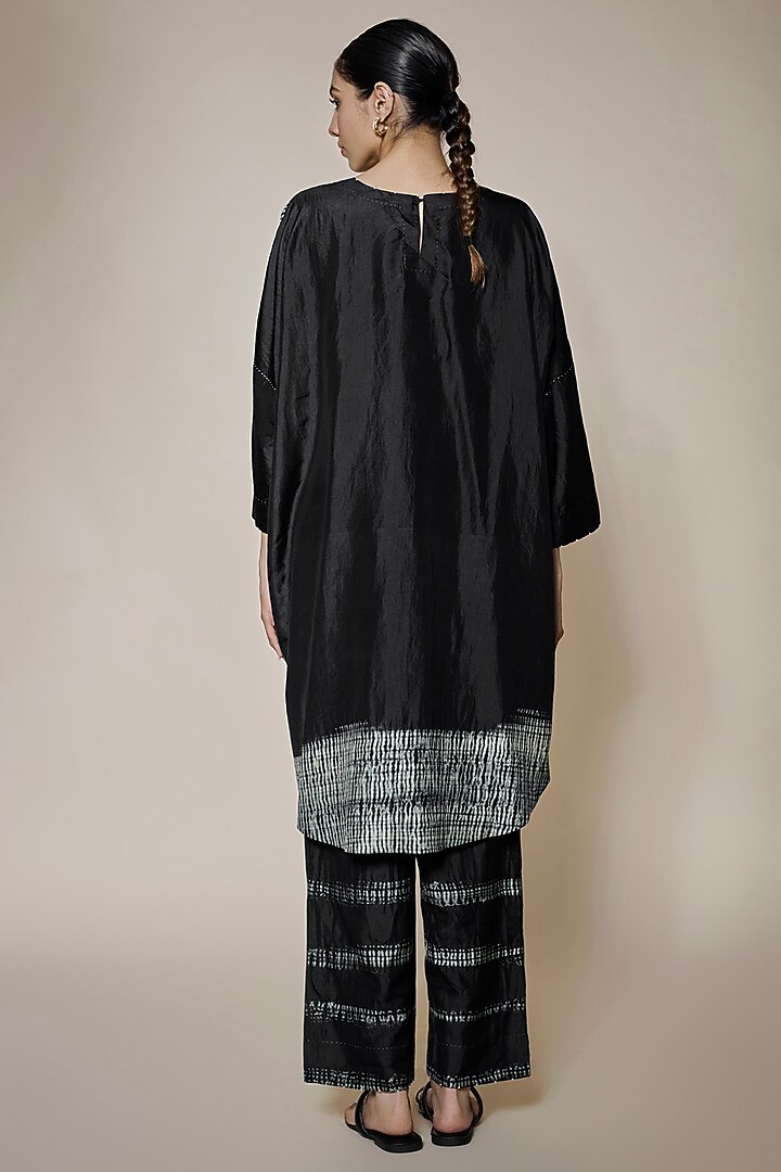 Bottle Green Mulberry Silk Printed Tunic Set by Divyam Mehta at Pernia's Pop Up Shop