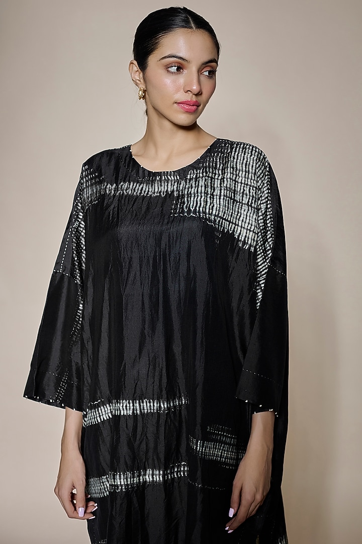 Bottle Green Mulberry Silk Printed Tunic Set by Divyam Mehta at Pernia's Pop Up Shop