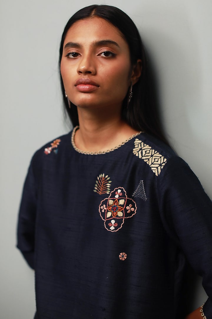 Dark Indigo Hand Embroidered Kurta Set by Divyam Mehta at Pernia's Pop Up Shop