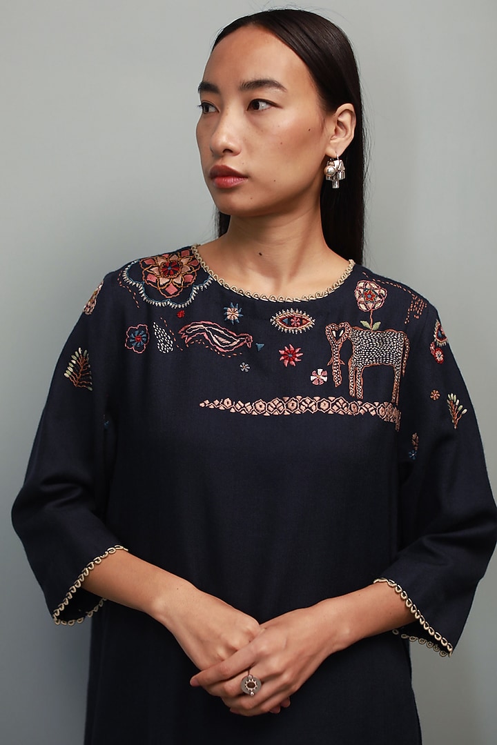 Dark Indigo Hand Embroidered Kurta Set by Divyam Mehta at Pernia's Pop Up Shop