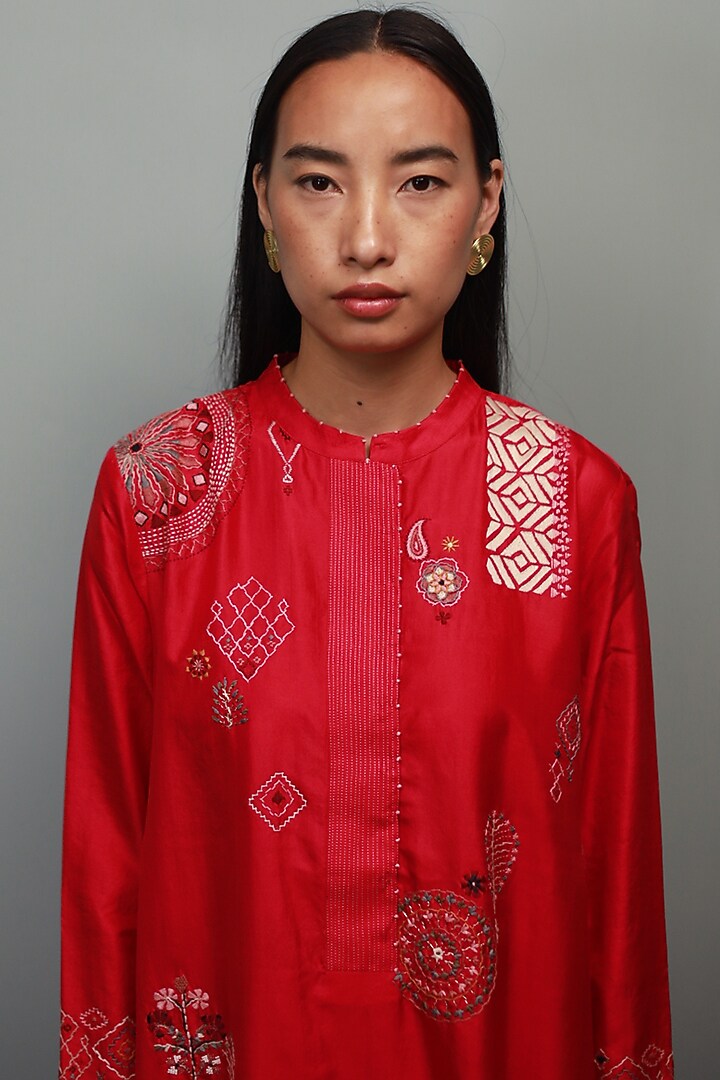Poppy Red Hand Embroidered Kurta Set by Divyam Mehta at Pernia's Pop Up Shop