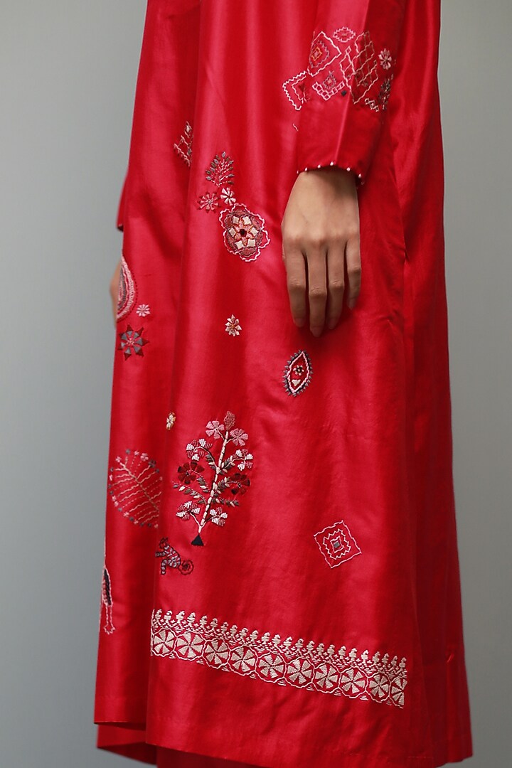 Poppy Red Hand Embroidered Kurta Set by Divyam Mehta at Pernia's Pop Up Shop