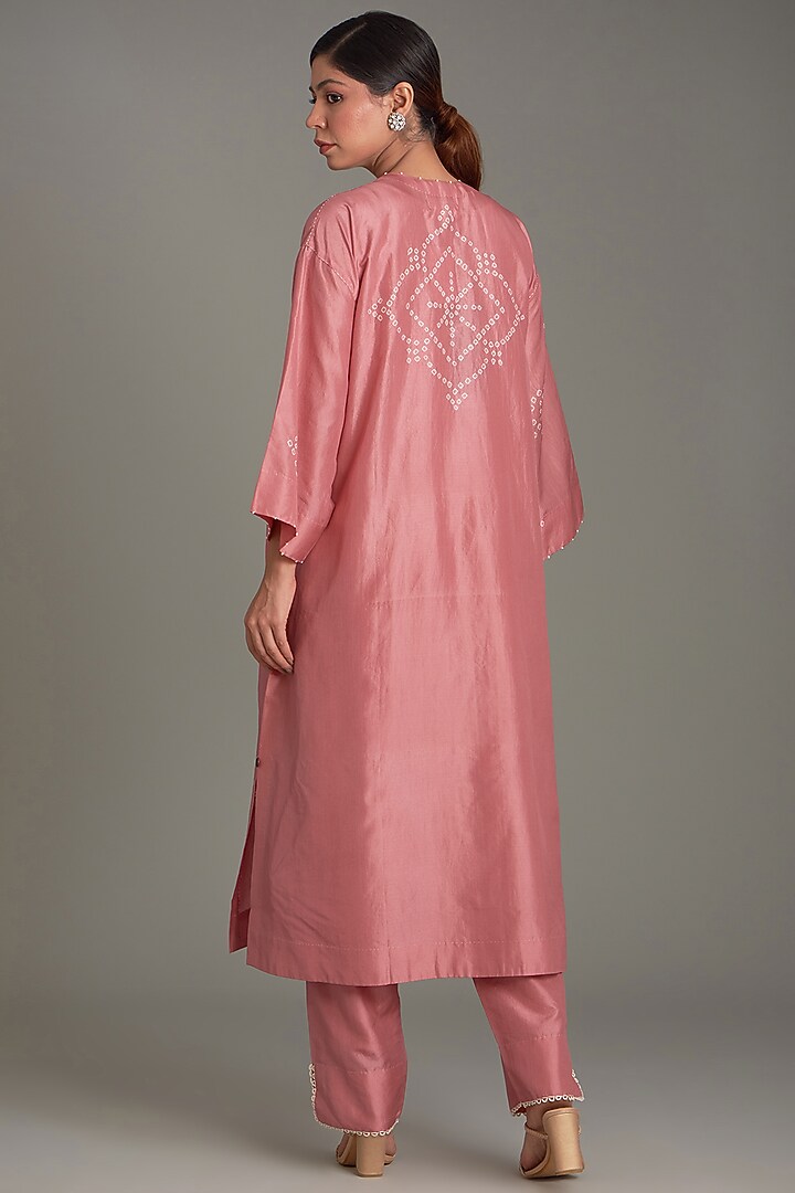 Coral Mulberry Silk Bandhani Kurta Set by Divyam Mehta at Pernia's Pop Up Shop