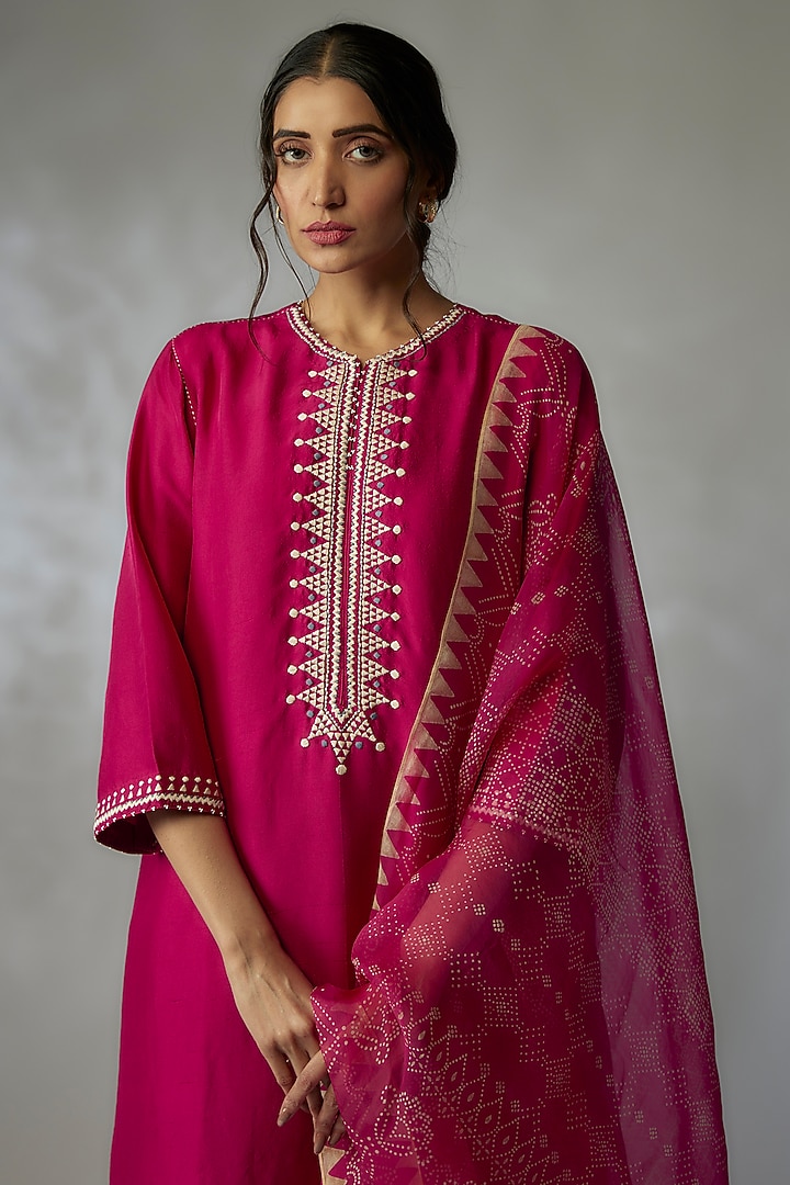 Fuchsia Mulberry Silk Embroidered Kurta Set by Divyam Mehta at Pernia's Pop Up Shop