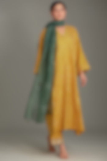 Yellow Mulberry & Silk Organza Kurta Set by Divyam Mehta at Pernia's Pop Up Shop