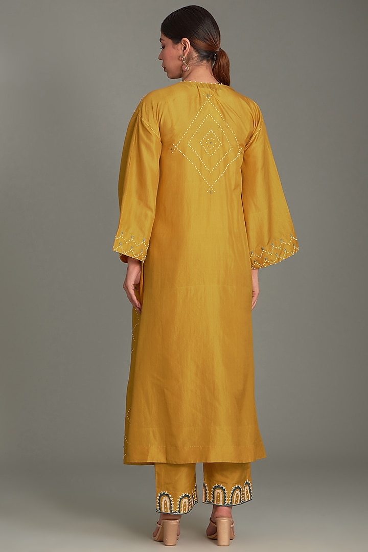 Yellow Mulberry & Silk Organza Kurta Set by Divyam Mehta at Pernia's Pop Up Shop