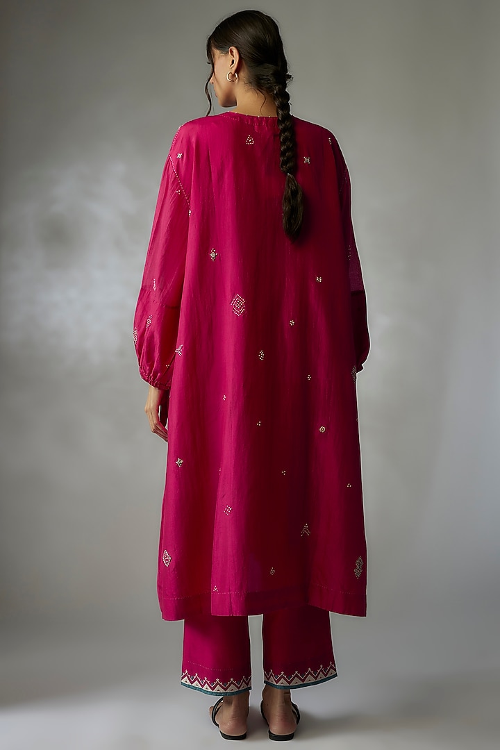 Fuchsia Mulberry Silk Embroidered Kurta Set by Divyam Mehta at Pernia's Pop Up Shop