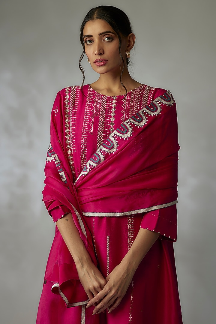 Fuchsia Mulberry Silk Embroidered Kurta Set by Divyam Mehta at Pernia's Pop Up Shop