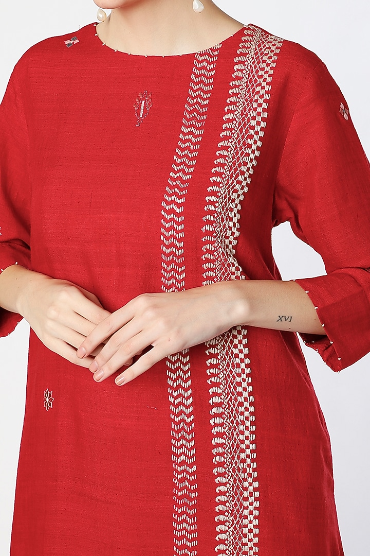 Poppy Red Matka Silk Embroidered Kurta Set by Divyam Mehta at Pernia's Pop Up Shop