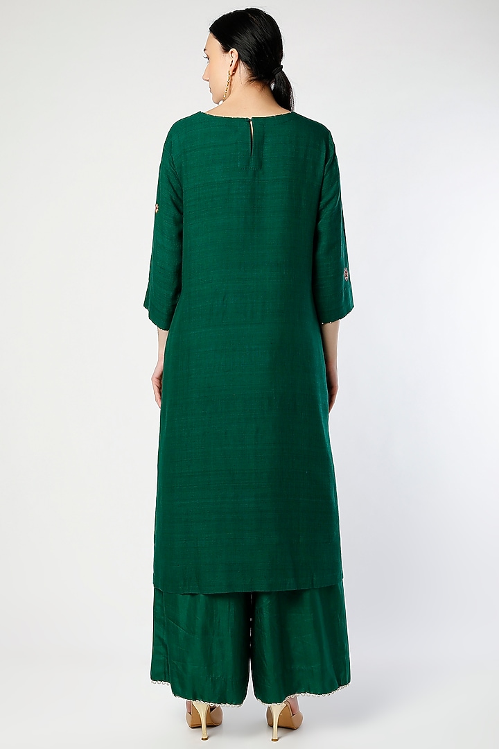 Emerald Green Embroidered Kurta Set by Divyam Mehta at Pernia's Pop Up Shop