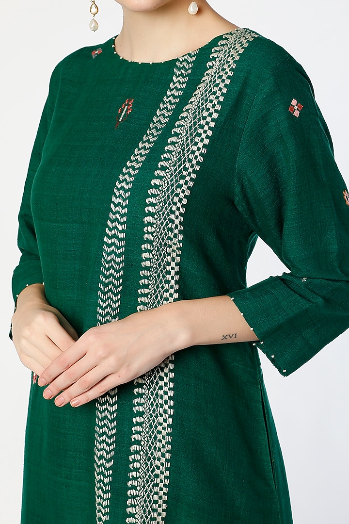 Emerald Green Embroidered Kurta Set by Divyam Mehta at Pernia's Pop Up Shop