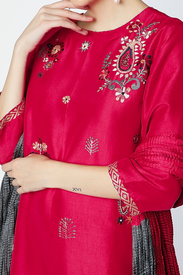 Poppy Pink Dupion Silk Kurta Set by Divyam Mehta at Pernia's Pop Up Shop