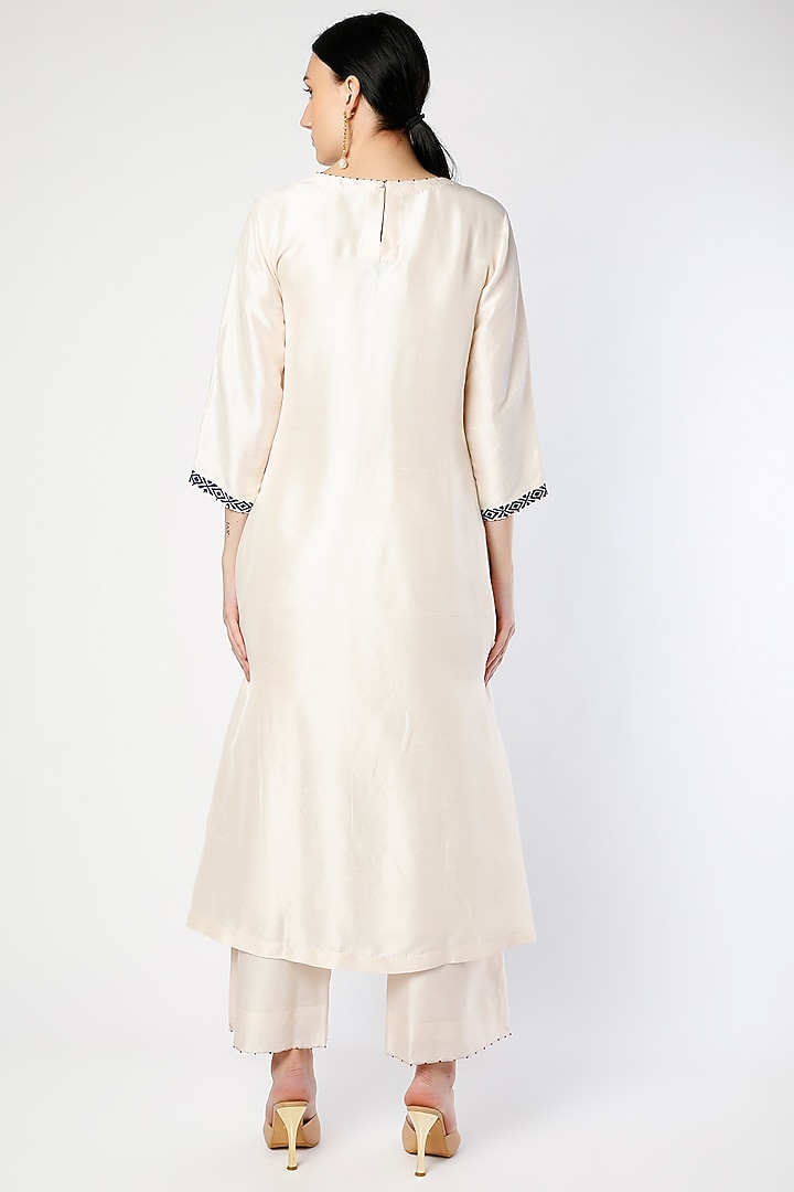 Champa White Embroidered Kurta Set by Divyam Mehta at Pernia's Pop Up Shop