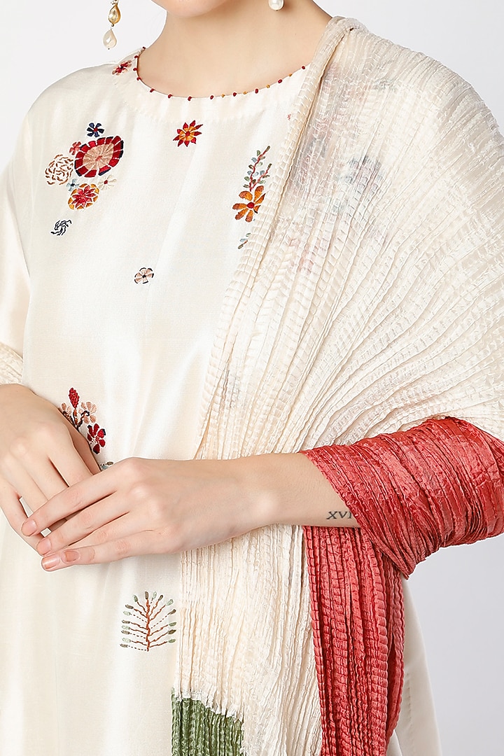 Champa White Embroidered Kurta Set by Divyam Mehta at Pernia's Pop Up Shop