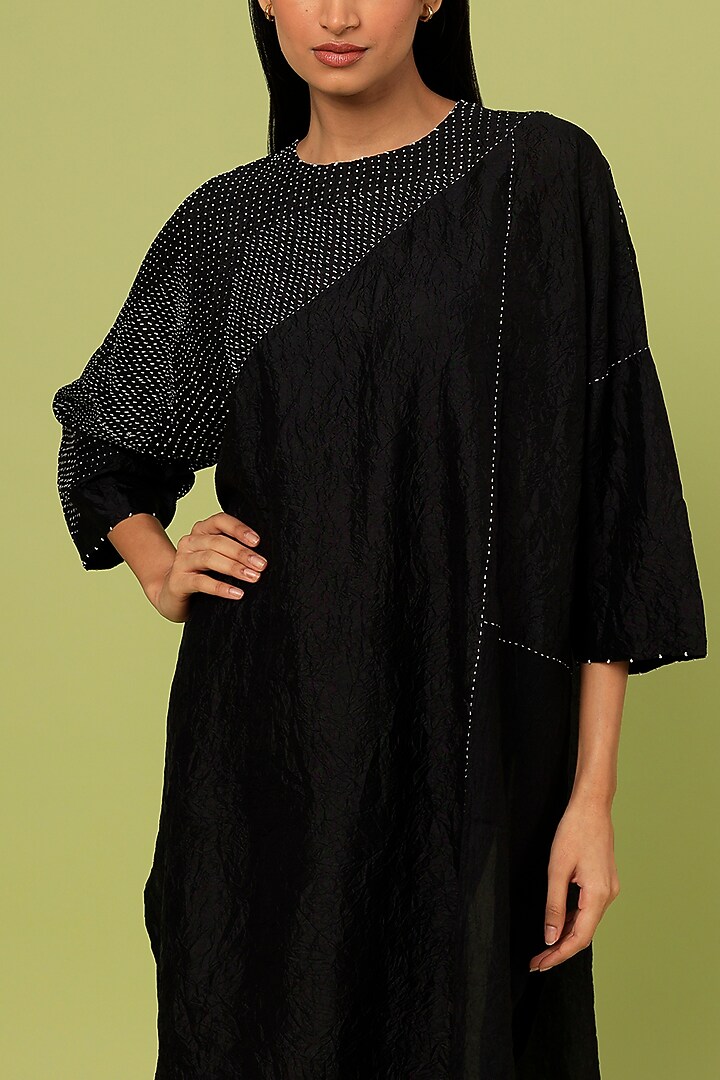 Midnight Blue Mulberry Silk Kurta Set by Divyam Mehta at Pernia's Pop Up Shop