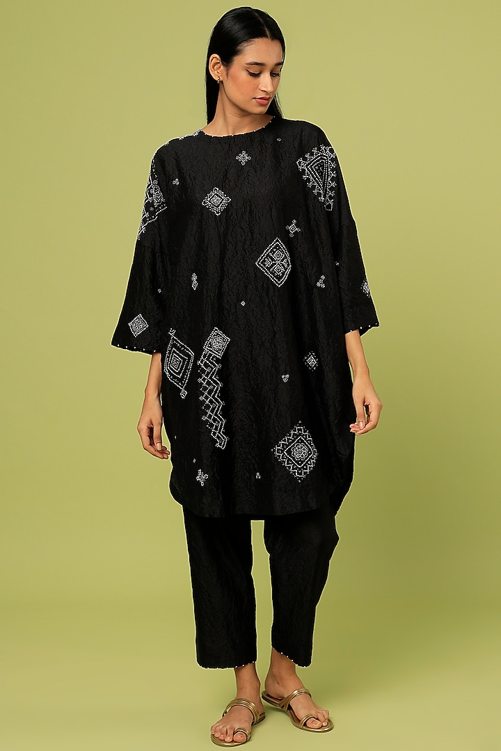 Black Mulberry Silk Kurta Set by Divyam Mehta at Pernia's Pop Up Shop