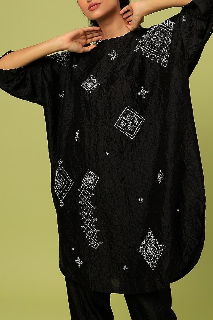 Black Mulberry Silk Kurta Set by Divyam Mehta at Pernia's Pop Up Shop