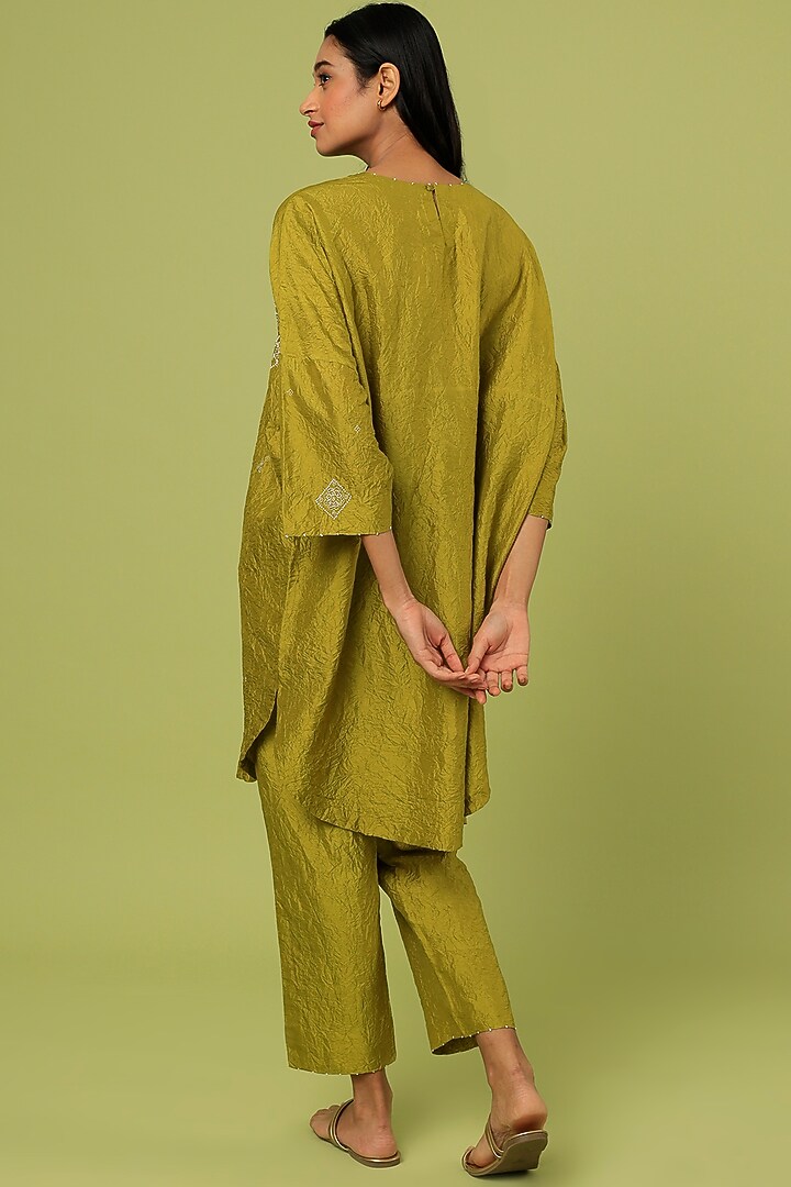 Green Mulberry Silk Kurta Set by Divyam Mehta at Pernia's Pop Up Shop