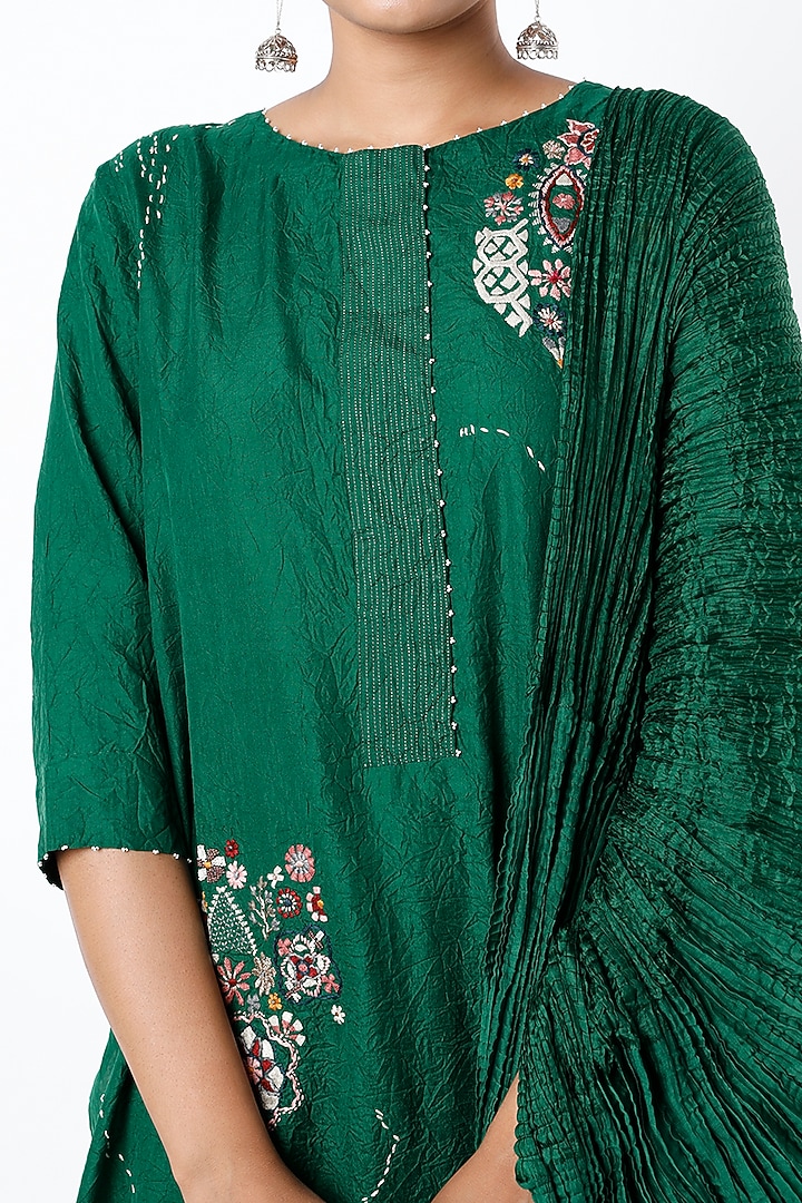 Forest Green Embroidered Kurta Set by Divyam Mehta at Pernia's Pop Up Shop