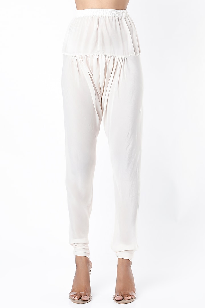 Champa White Embroidered Kurta Set by Divyam Mehta at Pernia's Pop Up Shop