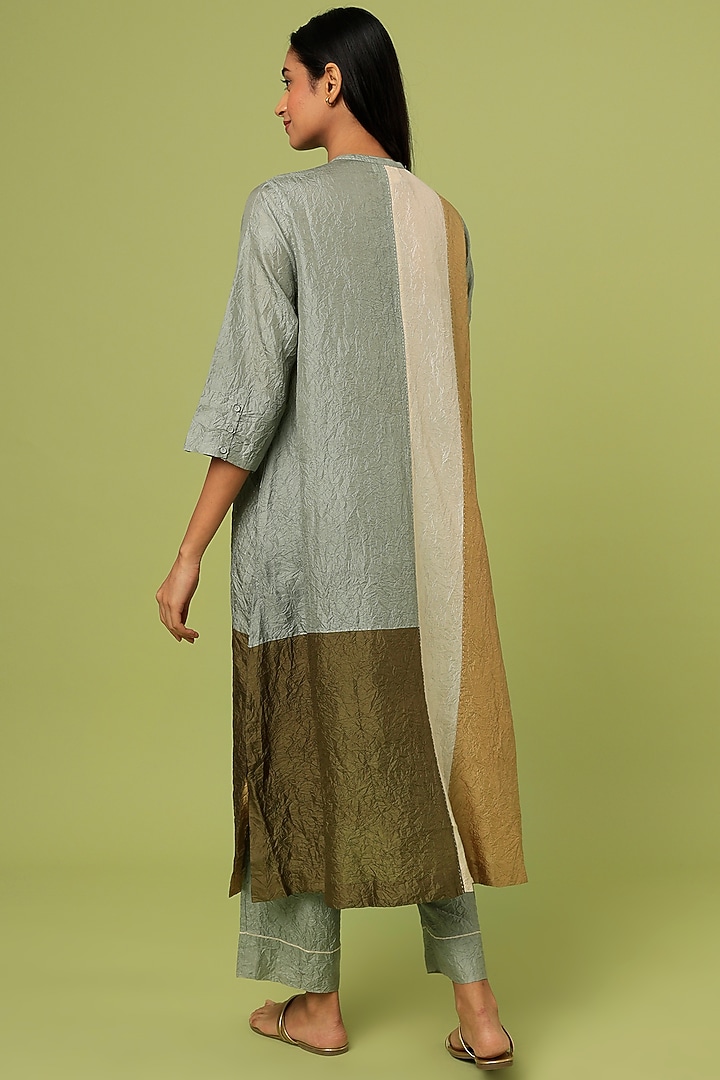 Green Kurta Set In Mulberry Silk by Divyam Mehta at Pernia's Pop Up Shop