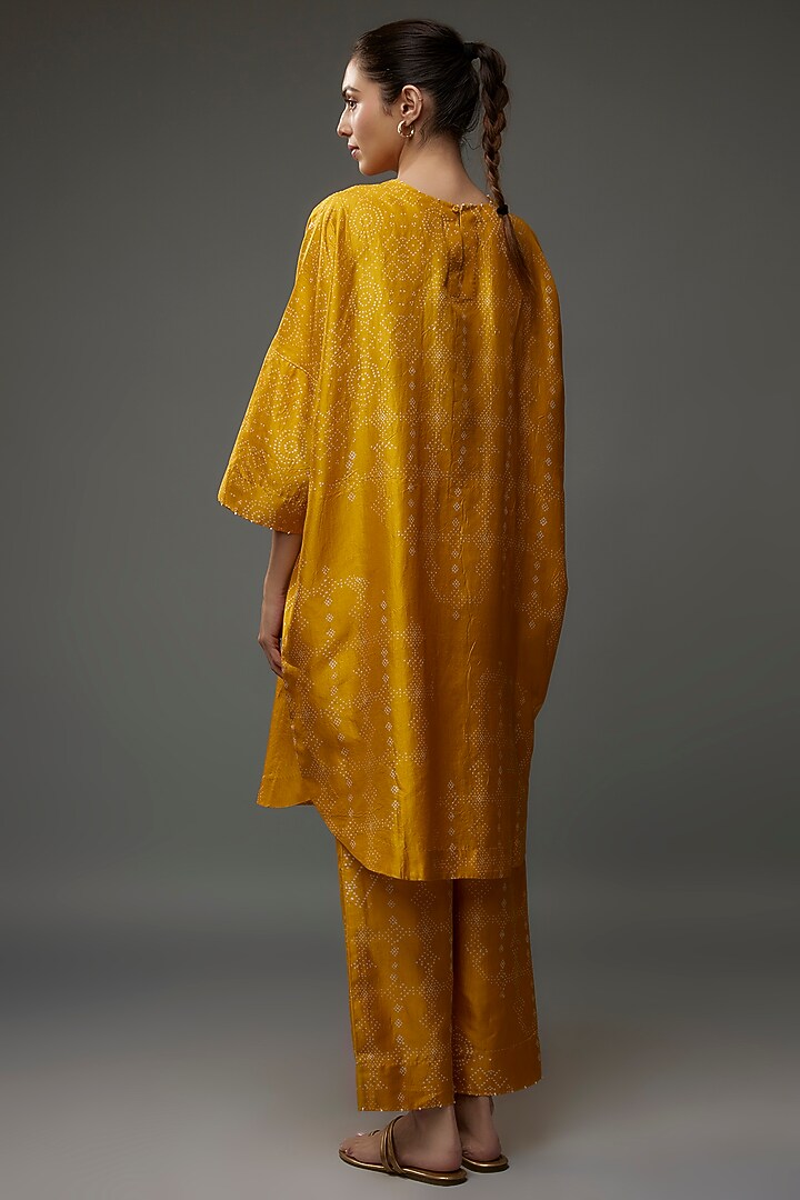 Yellow Mulberry Silk Printed Co-Ord Set by Divyam Mehta at Pernia's Pop Up Shop