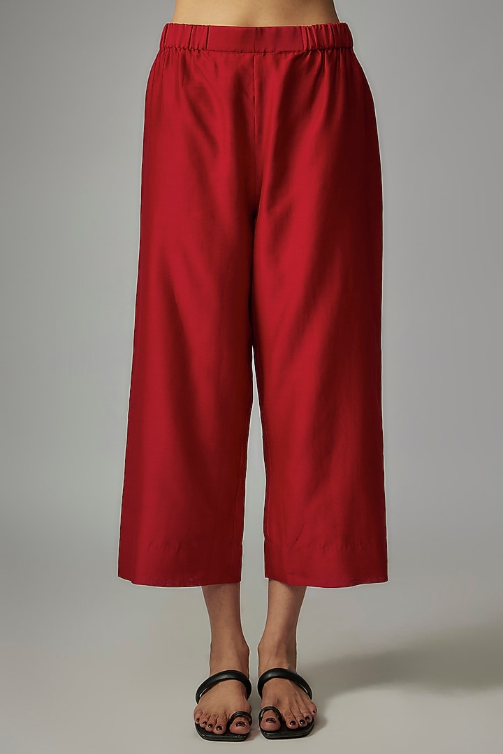 Red Mulberry Silk Mirror Embroidered Kurta Set by Divyam Mehta at Pernia's Pop Up Shop