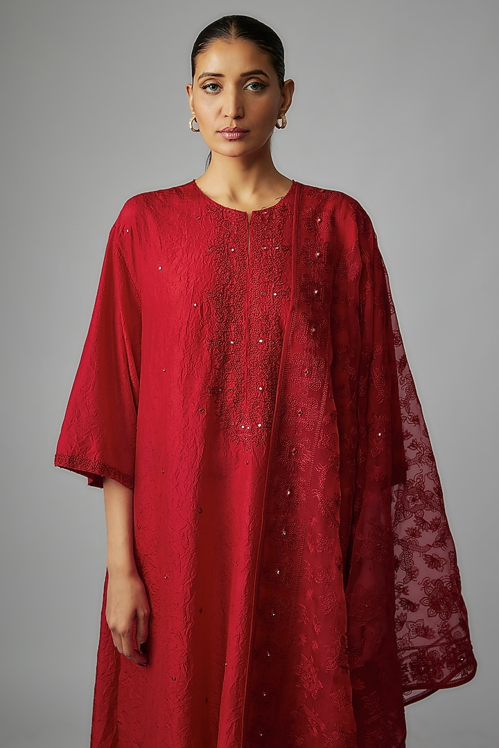 Red Mulberry Silk Mirror Embroidered Kurta Set by Divyam Mehta at Pernia's Pop Up Shop