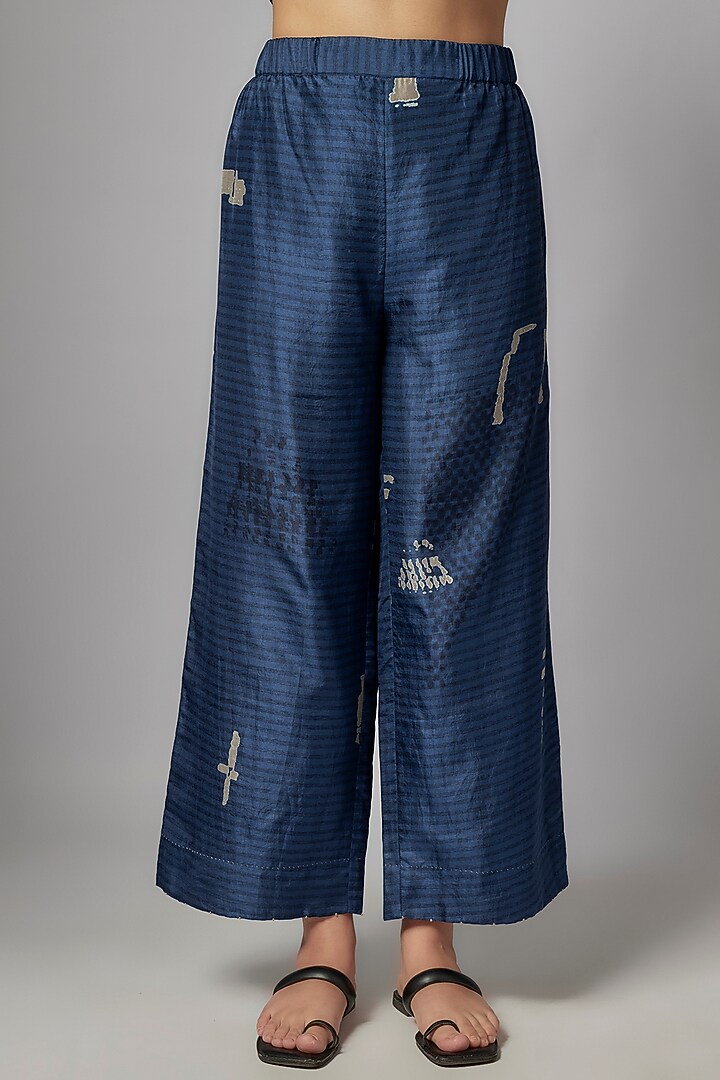 Indigo Mulberry Silk Moroccan Printed Kurta Set by Divyam Mehta at Pernia's Pop Up Shop