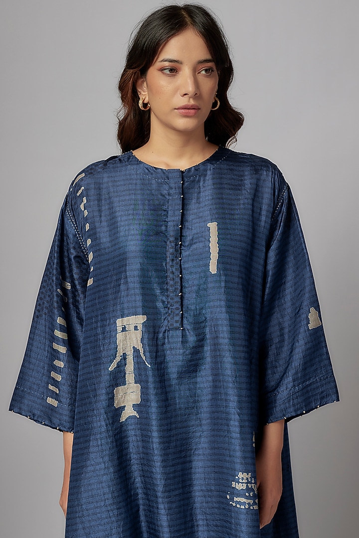 Indigo Mulberry Silk Moroccan Printed Kurta Set by Divyam Mehta at Pernia's Pop Up Shop