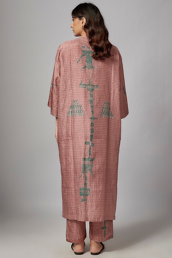 Pink Mulberry Silk Moroccan Printed Kurta Set by Divyam Mehta at Pernia's Pop Up Shop