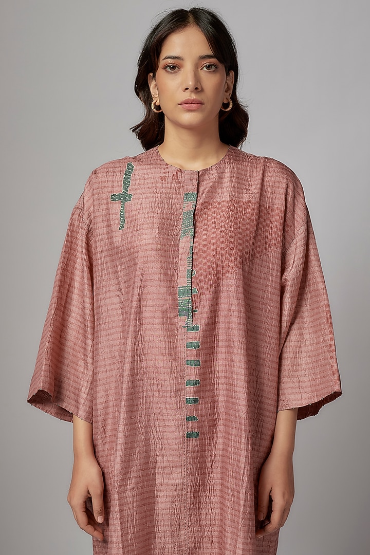 Pink Mulberry Silk Moroccan Printed Kurta Set by Divyam Mehta at Pernia's Pop Up Shop