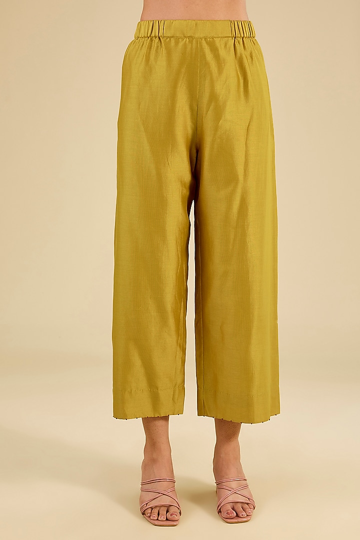 Yellow Mulberry Silk Hand Embroidered Kurta Set by Divyam Mehta at Pernia's Pop Up Shop