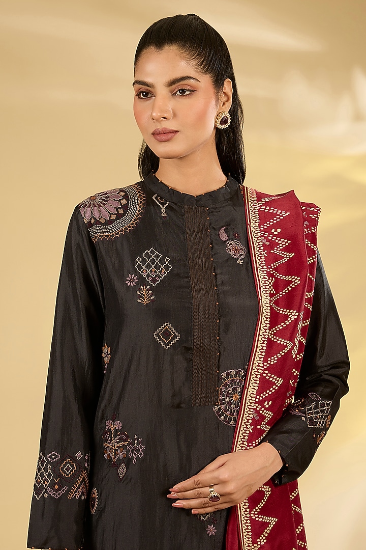 Black Mulberry Silk Hand Embroidered Kurta Set by Divyam Mehta at Pernia's Pop Up Shop